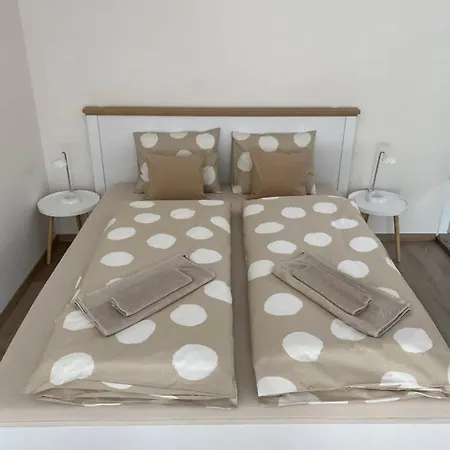 Lia - Private Parking * Братислава