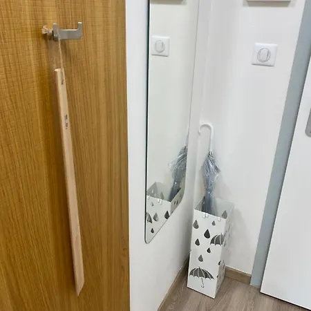 Lia - Private Parking